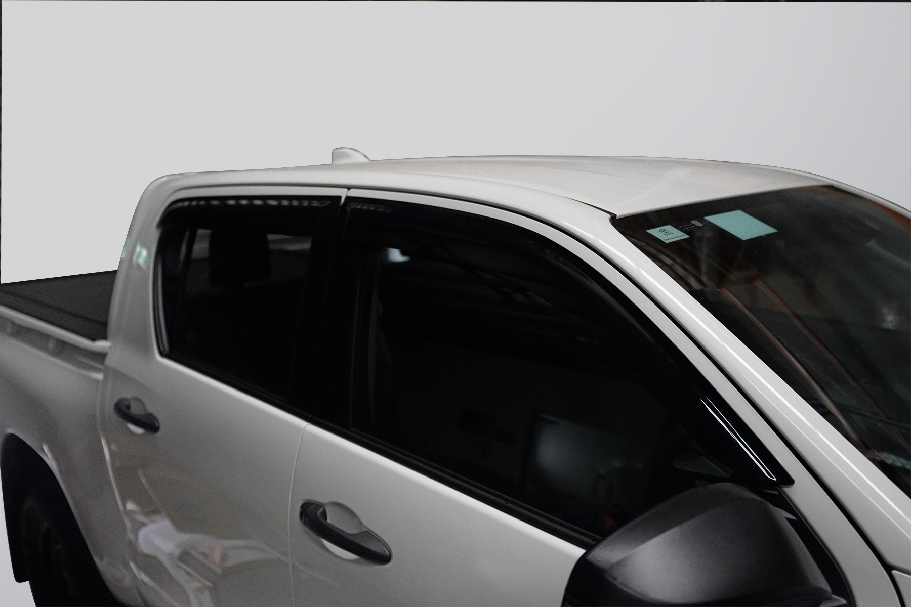 QUALITY Weather shield Window Visors weathershields to suit Toyota Hilux  05-15