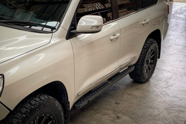 2023 Jeep Grand Cherokee Overland tester ($98,450) lines up with a Volvo XC90 B5 ($95,990) or Ultimate B6 Bright ($105,990 before on-roads), along with the base Audi Q7 45 TDI quattro ($110,000).