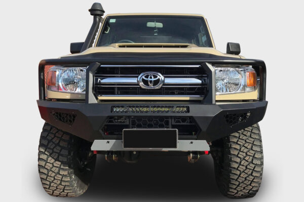 We flew Stateside to sit in the driver’s pew of a 2022 Ford Bronco in Black Diamond guise, and we left asking ourselves, “Why the hell isn’t Ford bringing these to Australia