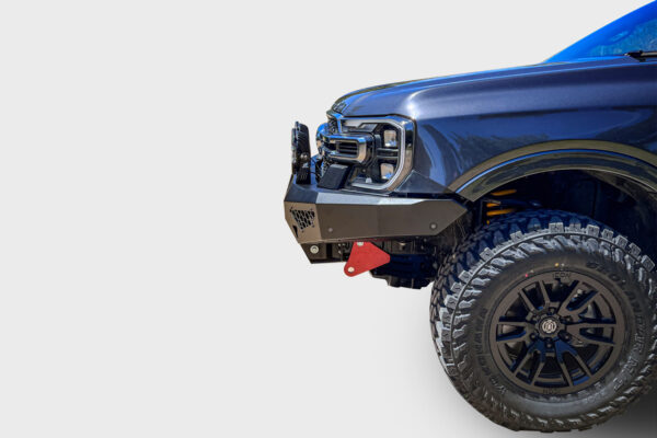 has 20-inch alloy wheels shod with Goodyear Wrangler Territory HTs (255/55R20), LED headlights with auto high beam, LED daytime running lights, LED tail-lights, and hands-free power tailgate.
