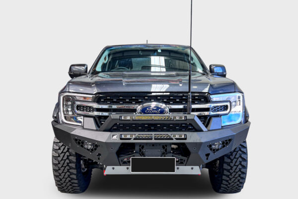 full-time 4WD system with selectable two-wheel drive (2H), four-wheel drive high-range (4H)