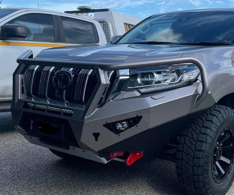 Jeep’s cameras are high resolution, and leave no excuses for scraped bumpers and wheels. Likewise the commanding driving position, which makes it easy to spot what’s going on in traffic around you.