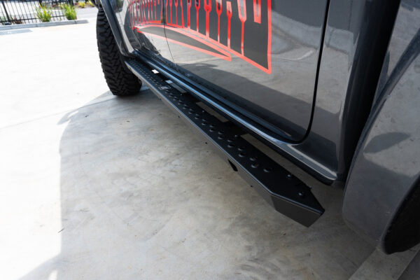 At the rear, there’s an all-new rear lighting signature and, on this particular vehicle, a roller cover – further solidifying this vehicle’s identity as the new Triton flagship (at least initially) – and what looks like an integrated tailgate lip spoiler.