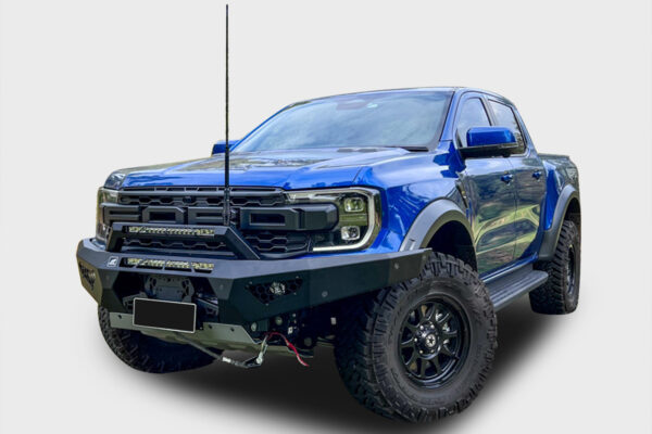 Everest has a listed length of 4914mm (with a 2900mm wheelbase), a width of 2015mm