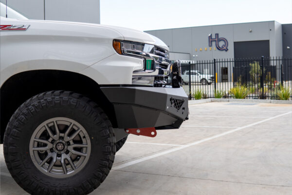 Combined with extended wheel-arches, a contrasting skid plate, large wheels and integrated sports bars, this suggest the vehicle teased here will be some sort of launch flagship – but not the long-theorised Triton Ralliart.