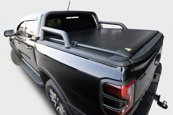 Both the 30″ double row light bar and 4x cubed lights have RGB backing LED lights which can change colours using a smart phone app. Light intensity, Continuous colour spectrum change and even light colours changing to the rhythm of your car music!