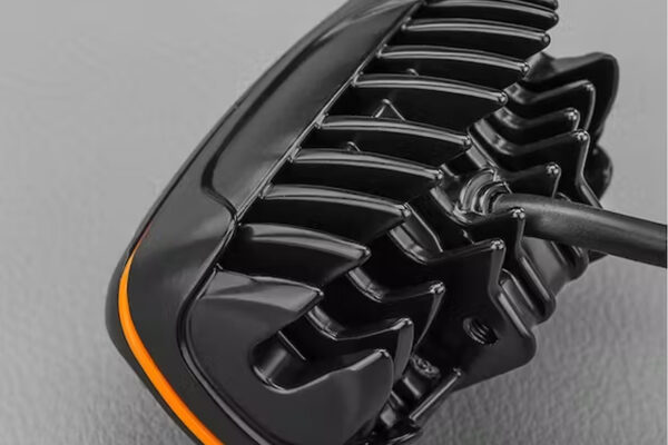 rear controls plus second- and third-row air vents, smart keyless entry with walk-away door locking, an eight-speaker stereo, rain-sensing windscreen wipers and auto-dipping high beams