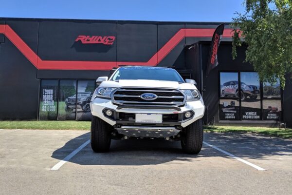 addition to the standard Everest’s features such as a 3500kg towing capacity, locking rear differential, keyless entry, wireless phone charging, and LED lights, the Everest Sport adds black exterior accents, electric front seat adjustment with heating and ventilation, and 20-inch black alloy wheels.