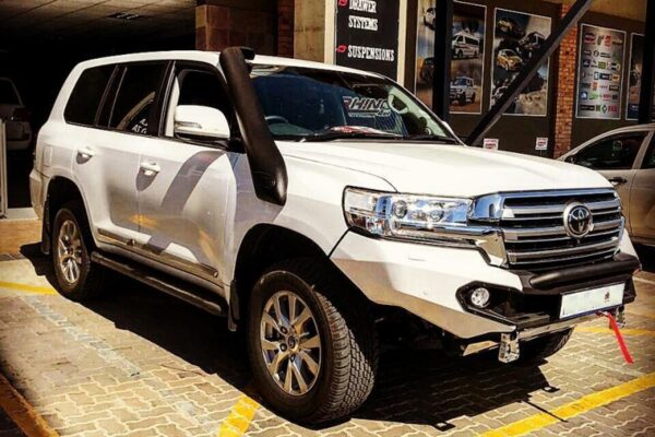 Furthermore, the hood featured two power bulges to emphasize the V8 engine underneath it. From its profile, the 2015 J200 Land Cruiser boasted a refined new look with integrated turn signals into the door mirrors and chromed trims on the lower part of the door panels
