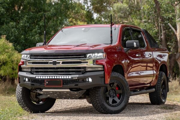 The Silverado 1500 LTZ measures 5931mm long, 1930mm tall, and 2086mm wide, with a 3745mm wheelbase.