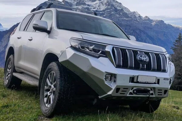 GLS is the second-most expensive model in the line-up, topped only by the black-packed GSR (from $63,840 plus ORCs). There are two other 4x4 dual-cab models – the GLX and GLX+ – and a GLX 4x2 dual-cab
