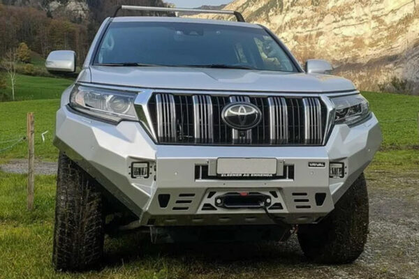 single GLX Club Cab (two-door/two-seat with extended storage space) 4x4 now and says cab-chassis models and a manual gearbox arrive later.