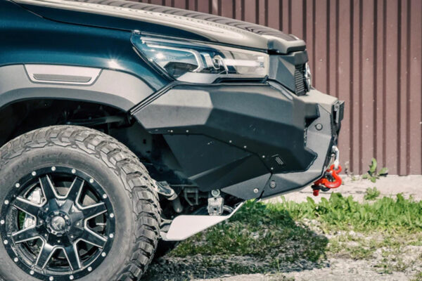 The 4N16 retains the predecessor 4N15’s 2442cc capacity, 86.0x105.1mm bore and stroke dimensions, 16-valve DOHC layout and aluminium block, but now adds a second turbocharger.