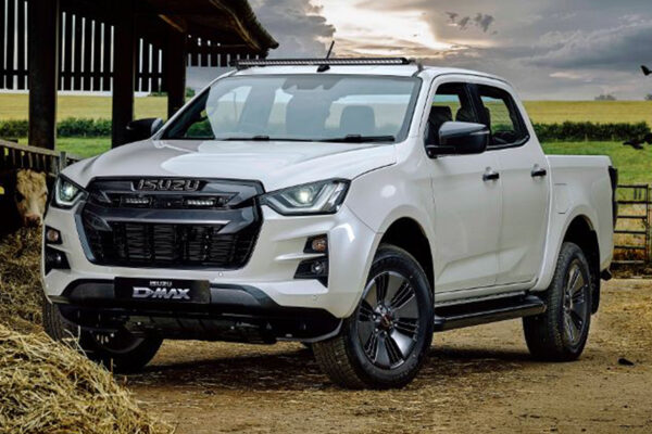 Friday evening by Isuzu in Thailand, where the vehicle is made, show a bold new front-end, redesigned wheels, new tail-lights, and an overhauled interior – including volume and tuning dials for the infotainment system – with new seat patterns, and new interior trim highlights.