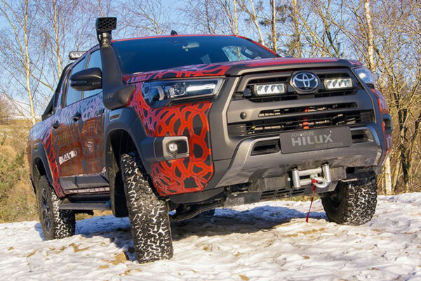 front tow hooks, side steps, twin tailpipes, tinted windows, large power-folding side mirrors (with handy courtesy lights embedded), tailgate damping/locking and a spray-in bedliner.