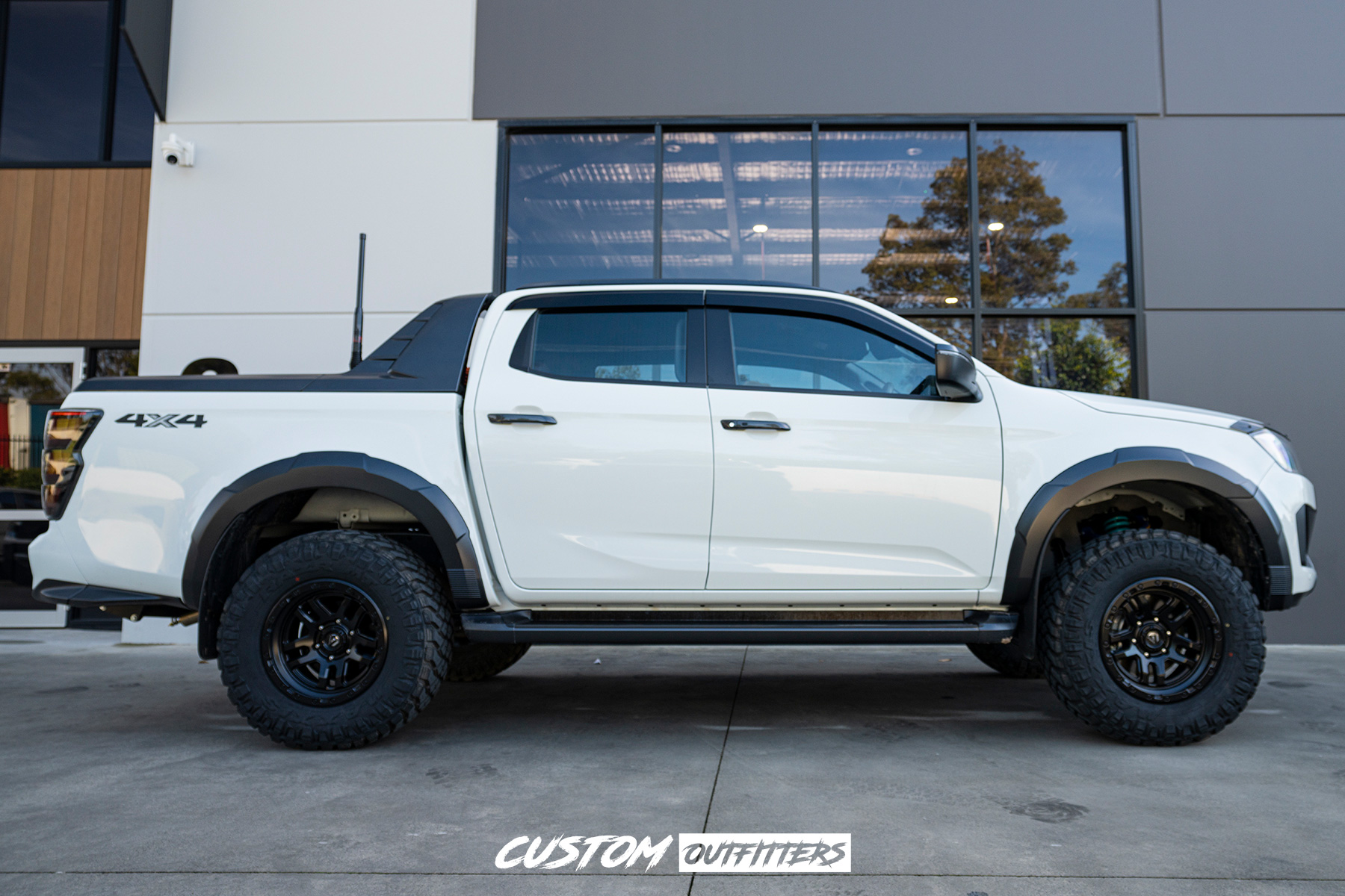 Isuzu Dmax Build